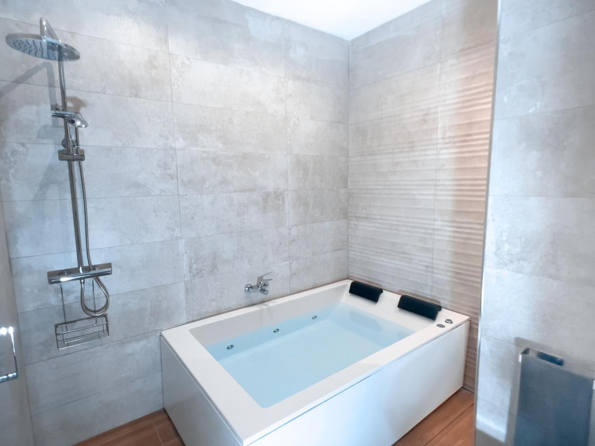 Acogedor Estudio En Triana Con Jacuzzi Y Wifi إشبيلية المظهر الخارجي الصورة